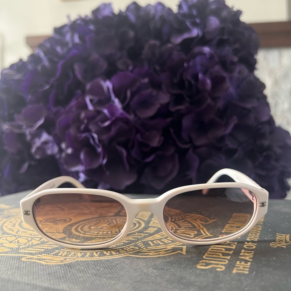 CHANEL Slim Sunglasses‎ w/swarovski Stone at the Frame Original Lens w/hardcase - Picture 10 of 13